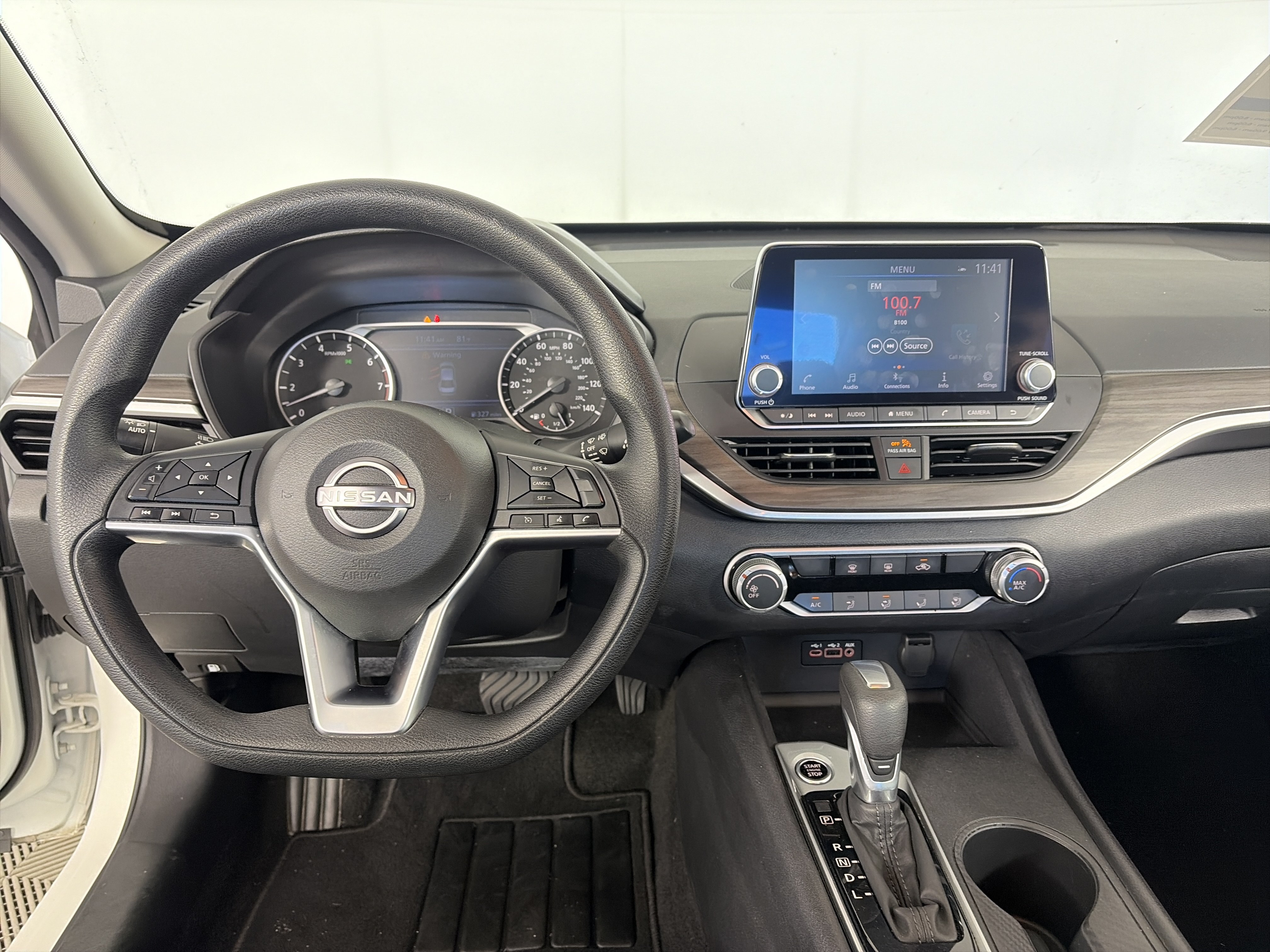 Used 2025 Nissan Altima 2.5 SV AWD/4WD image 3