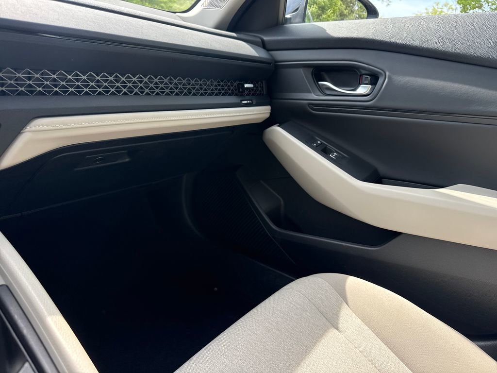 Used 2025 Honda Accord SE image 18
