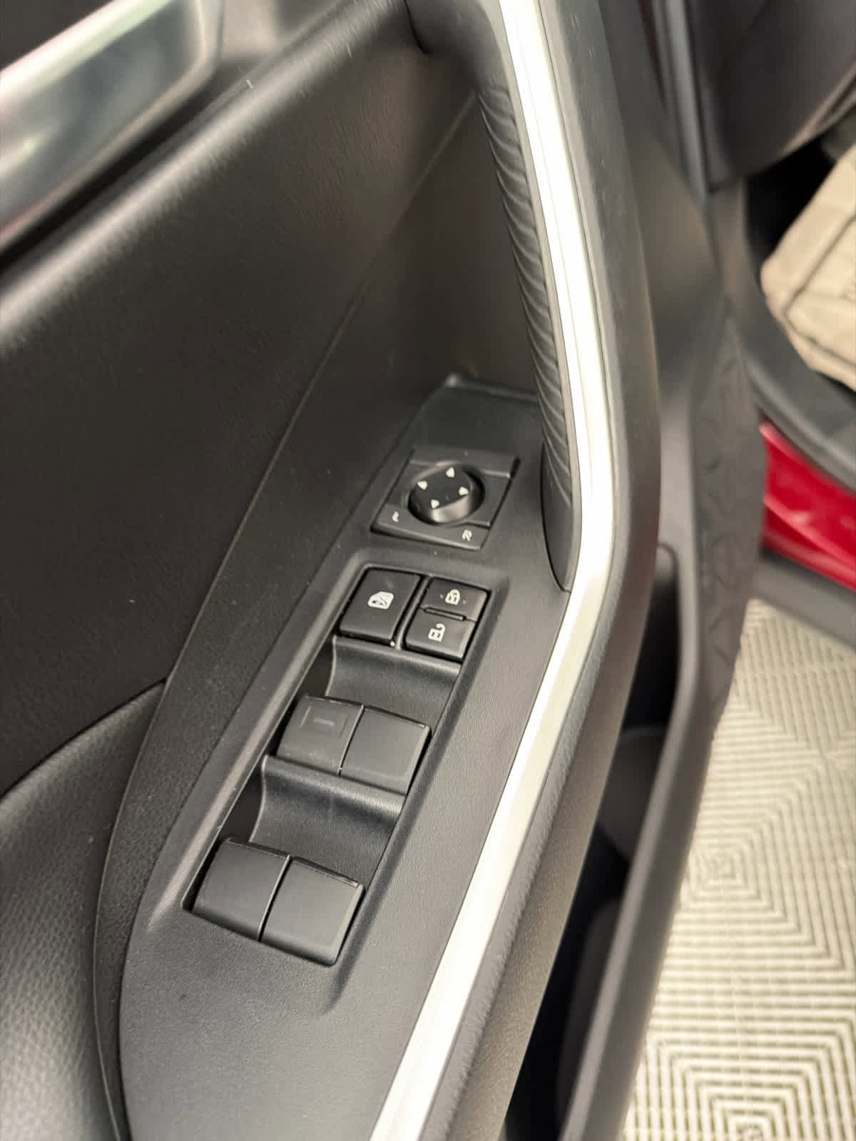 Used 2021 Toyota RAV4 XLE image 23