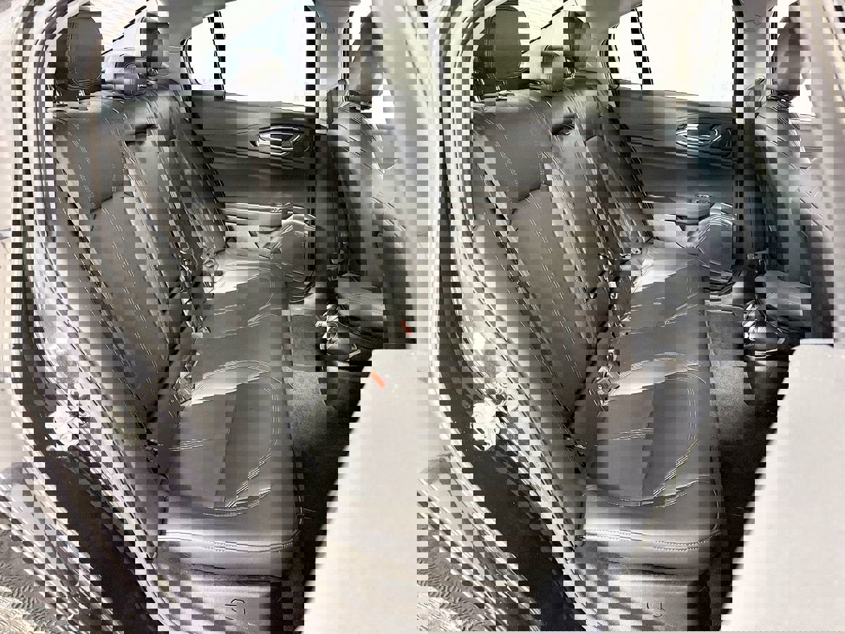 Used 2017 Alfa Romeo Giulia image 39