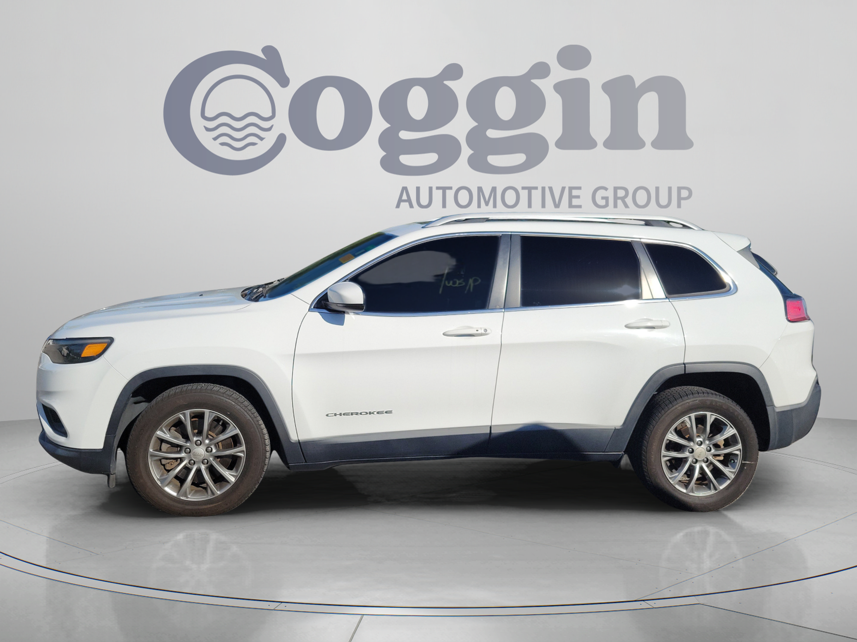 Used 2020 Jeep Cherokee Latitude Plus w/ Cold Weather Group FWD image 2