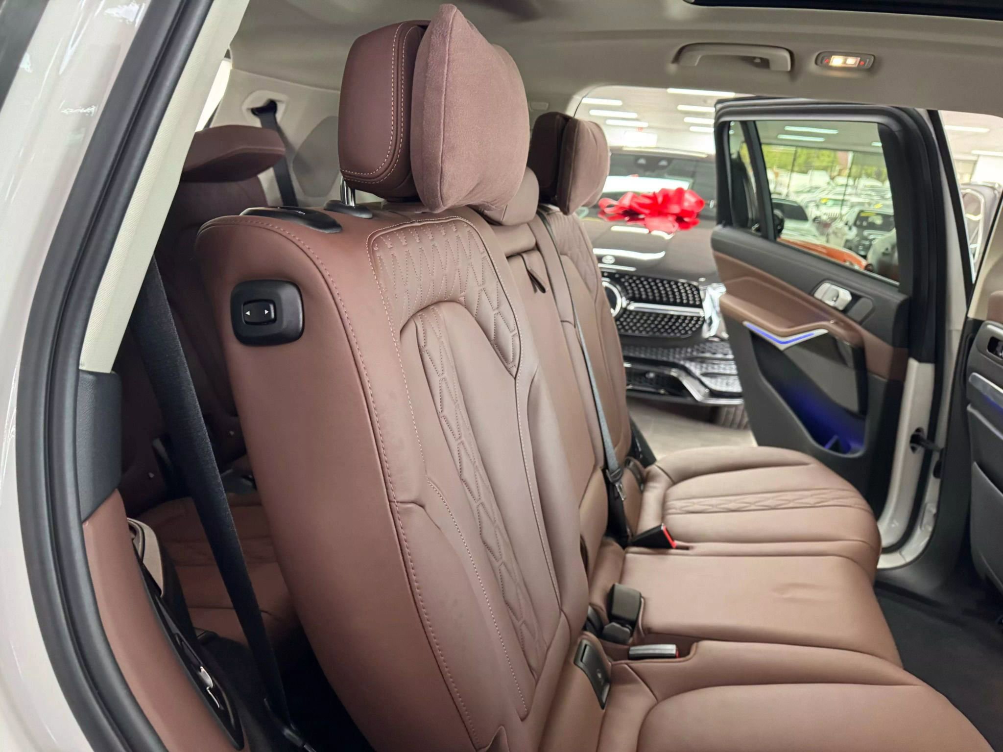 Used 2023 BMW X7 xDrive40i w/ Premium Package image 19