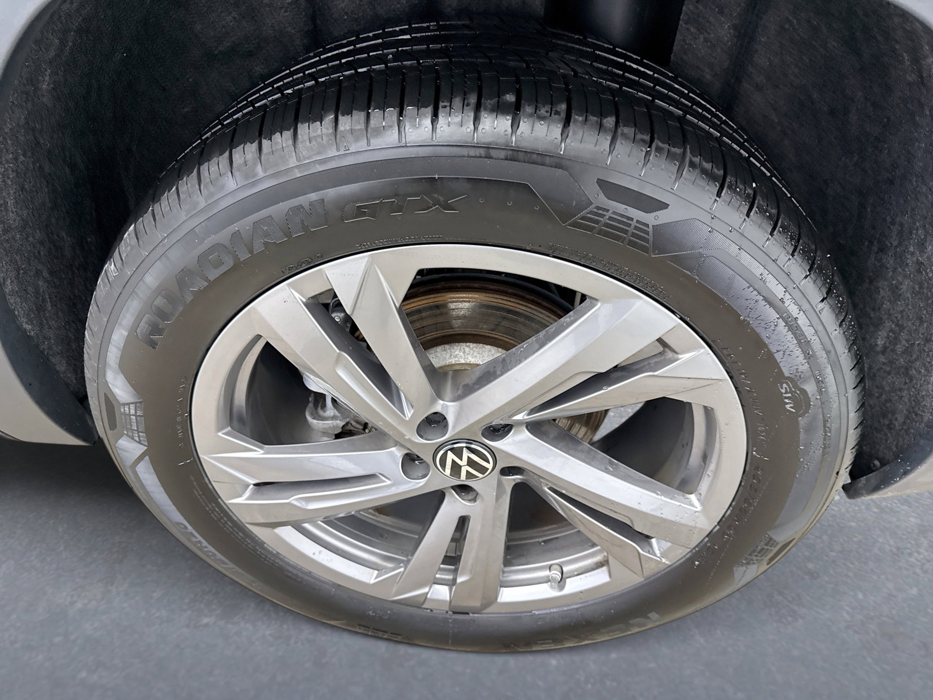 Used 2024 Volkswagen Atlas Cross Sport SEL R-Line image 21