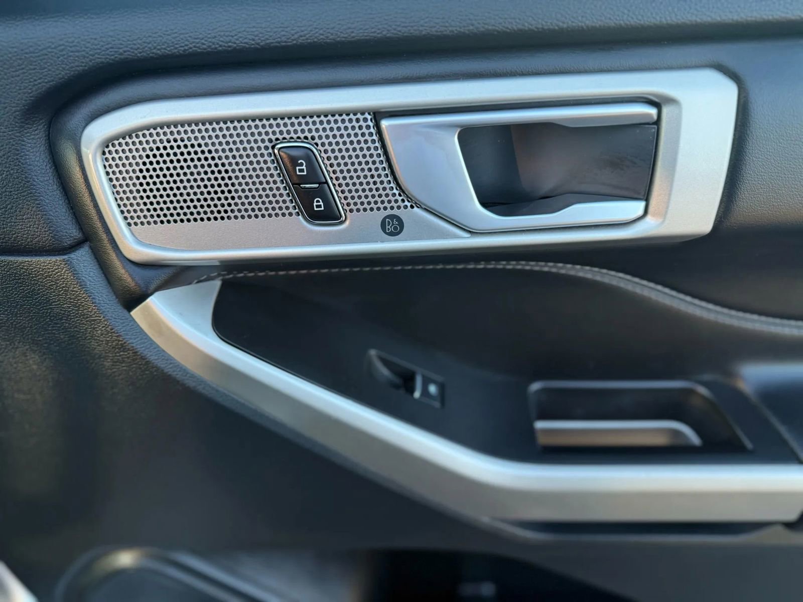 Used 2023 Ford Explorer Limited image 24