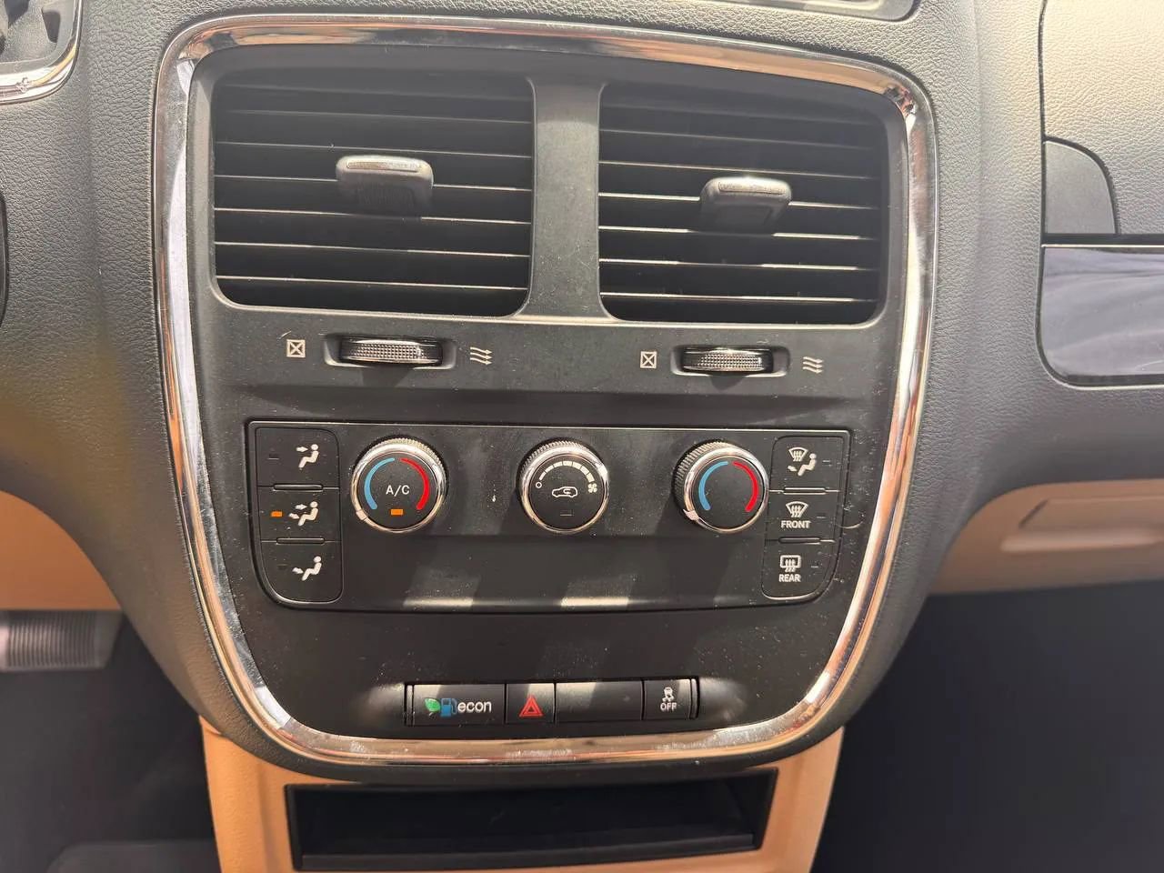 Used 2016 Dodge Grand Caravan American Value Package image 15