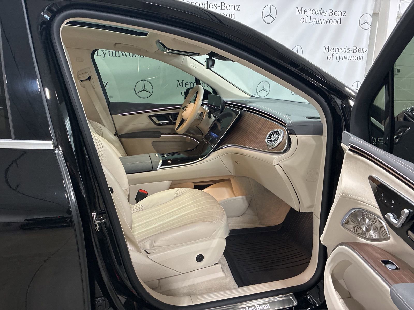 Used 2023 Mercedes-Benz EQS 450+ 4MATIC SUV image 27