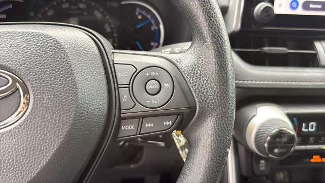 Used 2025 Toyota RAV4 LE AWD/4WD image 20