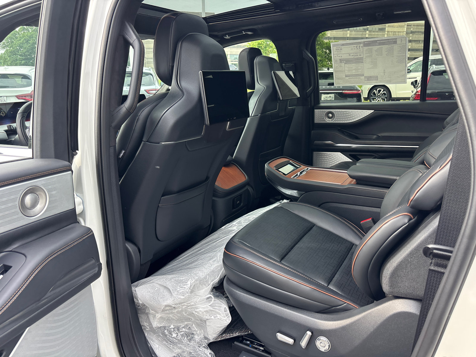 New 2026 Lincoln Navigator L Black Label AWD/4WD image 27