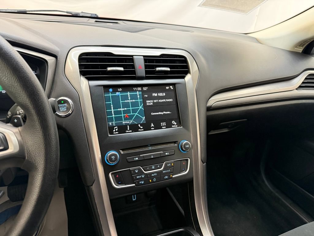 Used 2018 Ford Fusion SE w/ Fusion SE Technology Package image 15