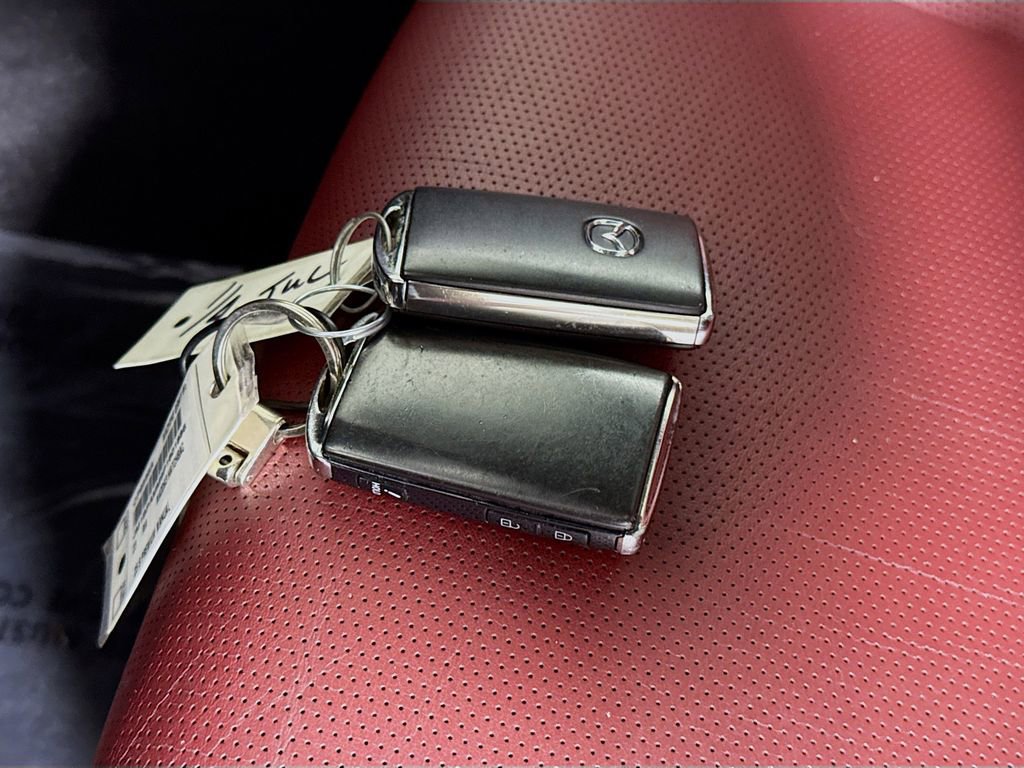 Used 2023 MAZDA MAZDA3 s image 34