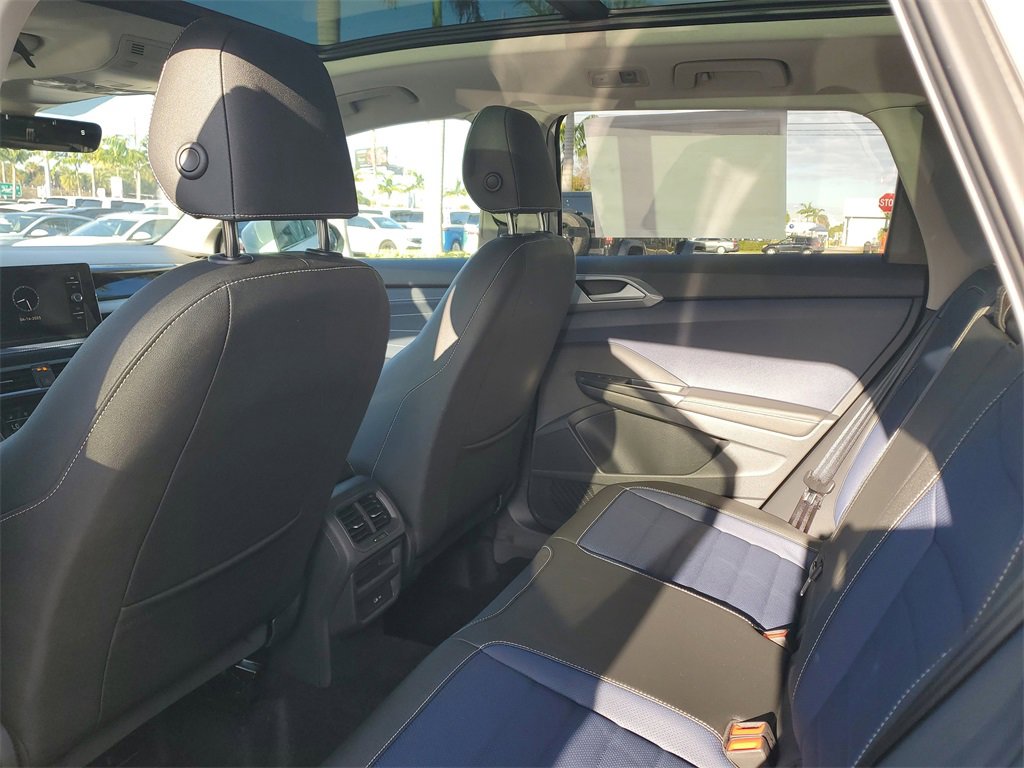 New 2025 Volkswagen Taos SEL image 5