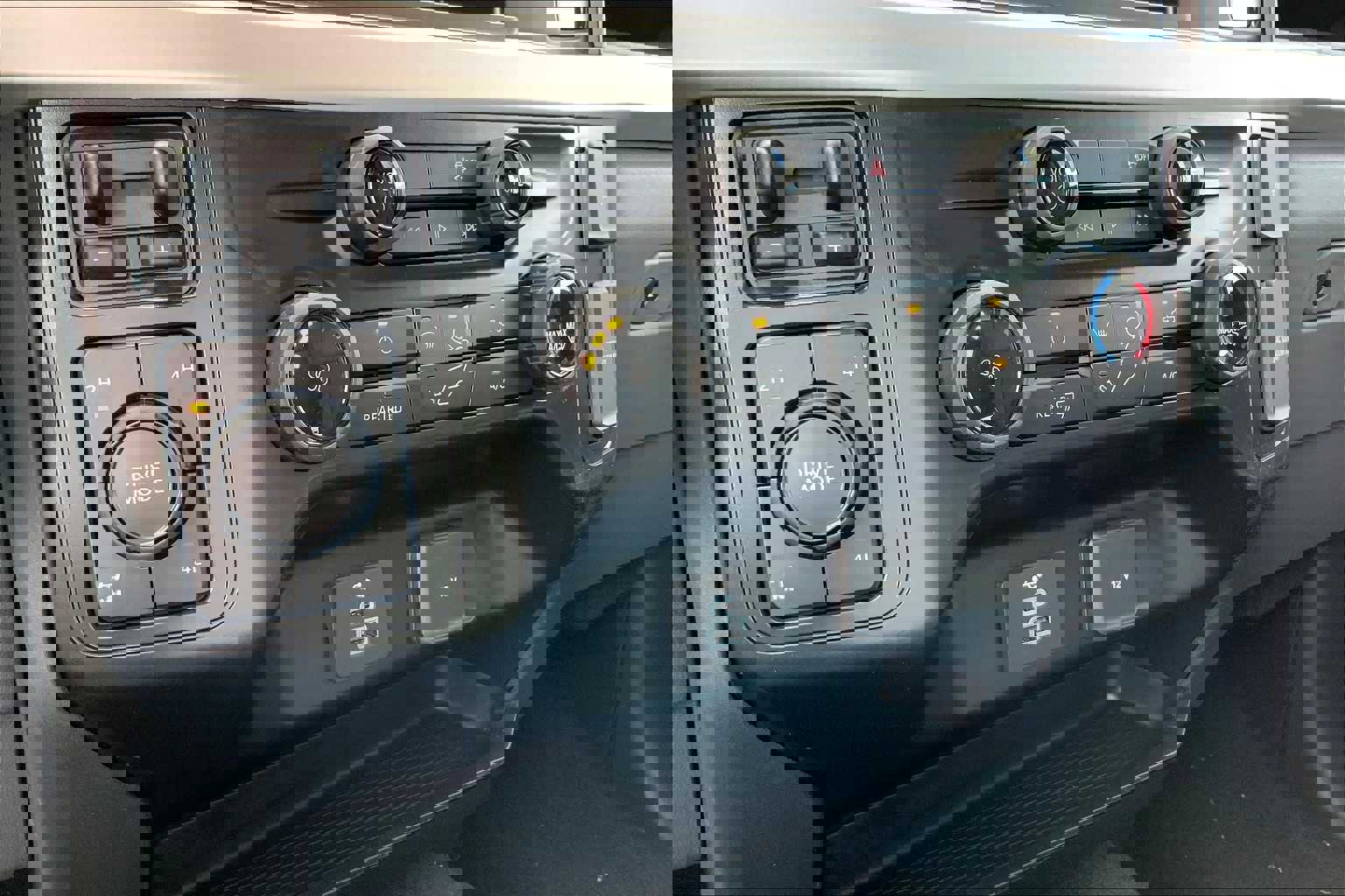 New 2026 Ford F250 XLT w/ FX4 Off-Road Package image 16