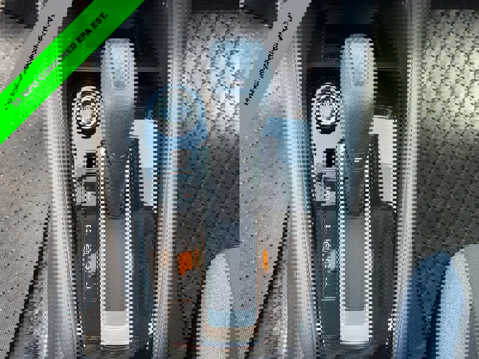 Used 2025 Nissan Versa SV image 27