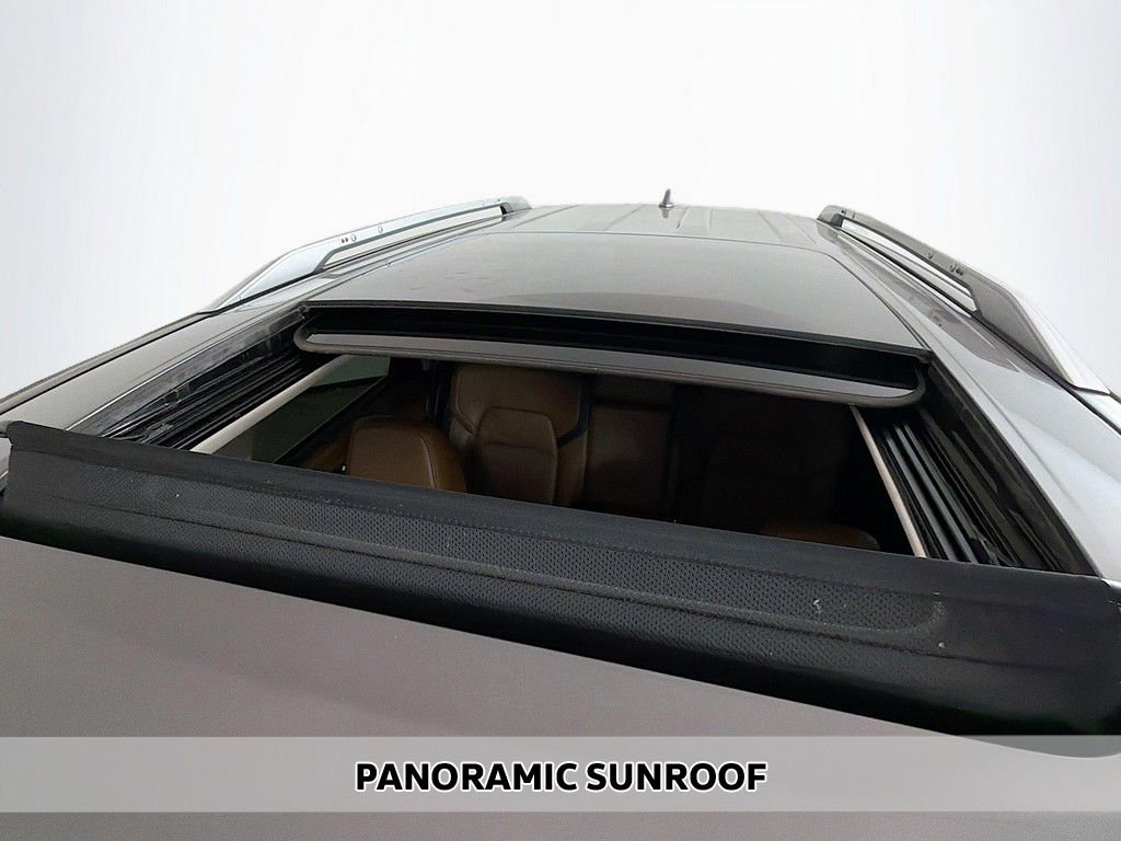 Used 2022 Nissan Pathfinder Platinum w/ Cargo Package image 4