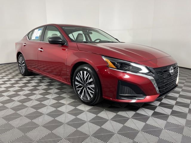 Used 2025 Nissan Altima 2.5 SV image 2