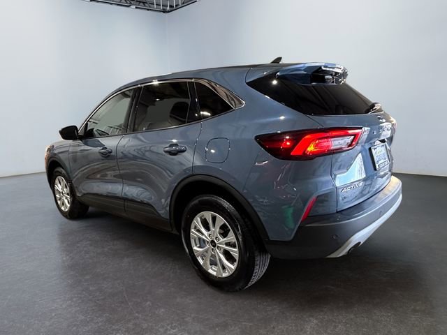 Used 2023 Ford Escape Active w/ Tech Pack #1 AWD/4WD image 3