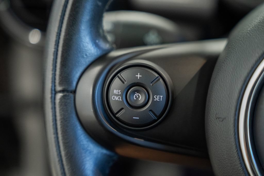 Used 2020 MINI Cooper 2-Door Hardtop FWD image 25