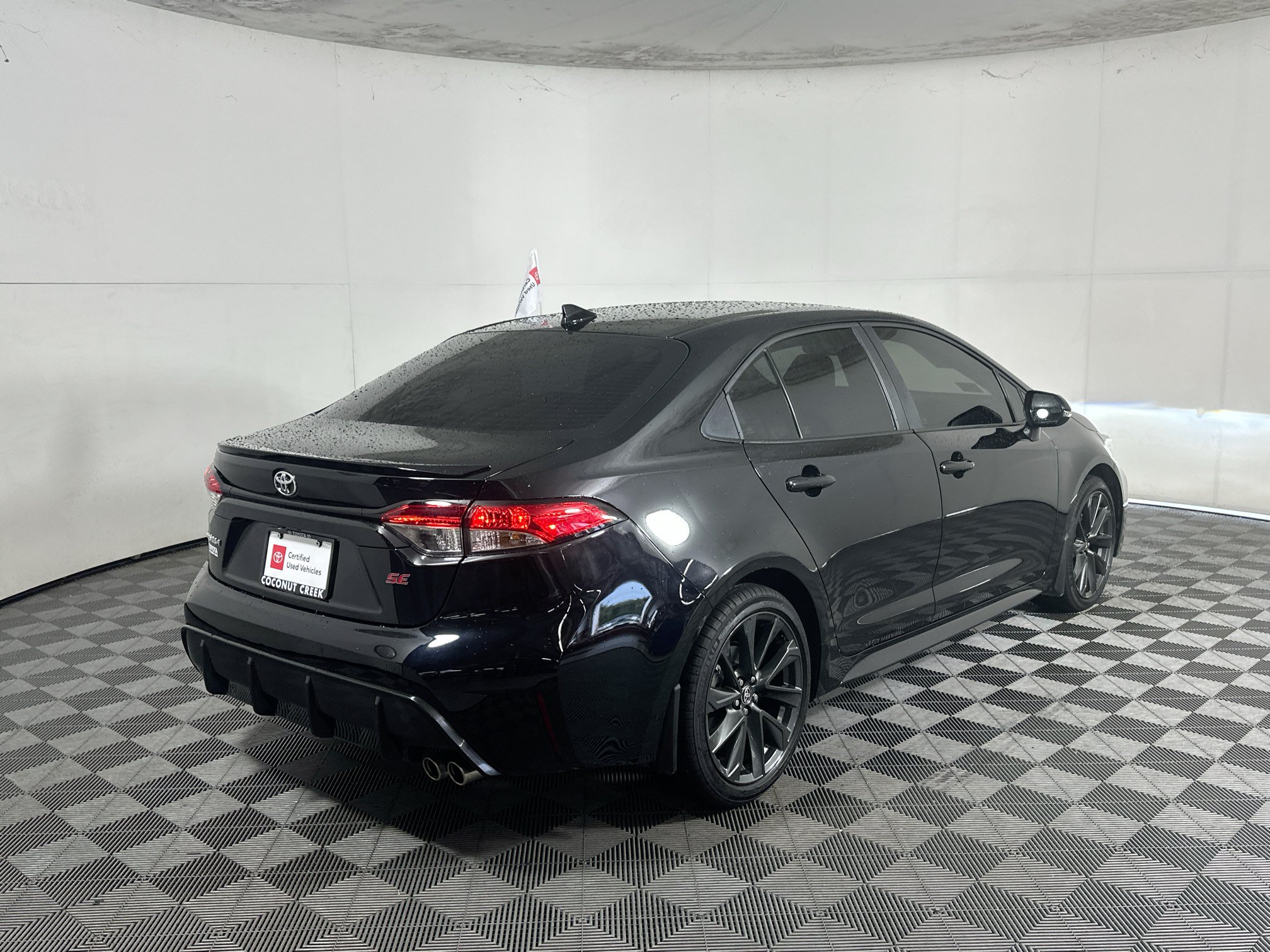 Certified 2025 Toyota Corolla SE FWD image 3