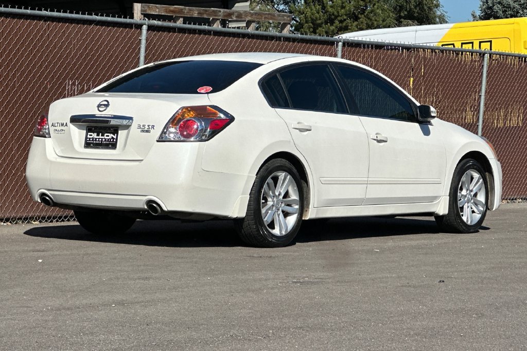 Used 2011 Nissan Altima 3.5 SR FWD image 8