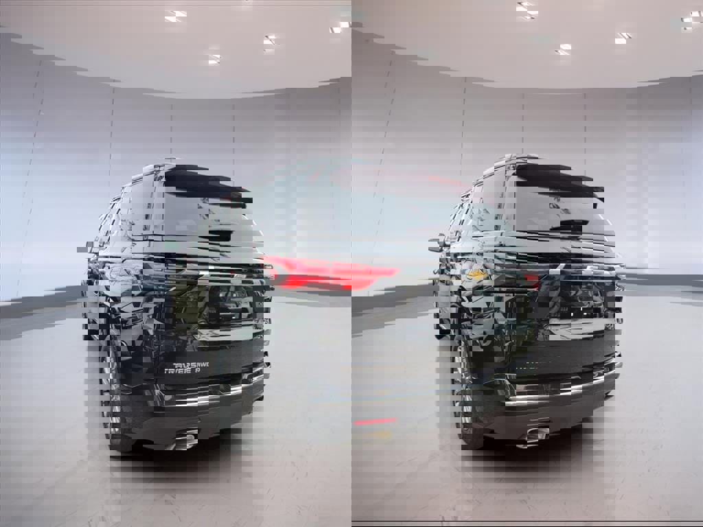 Used 2023 Chevrolet Traverse Premier image 3