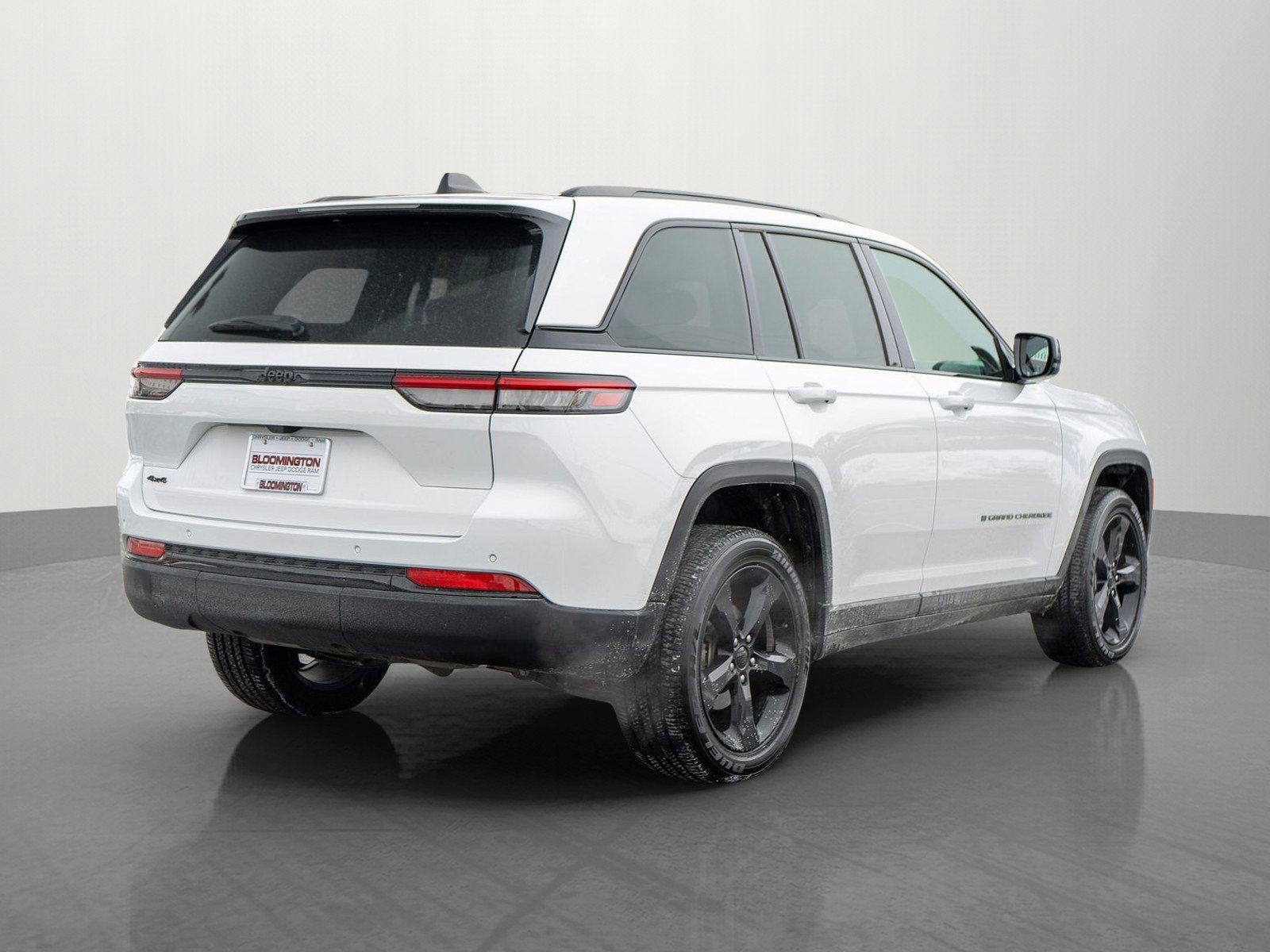 Used 2023 Jeep Grand Cherokee Altitude image 7