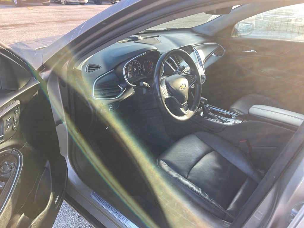 Used 2022 Chevrolet Malibu Premier FWD image 13
