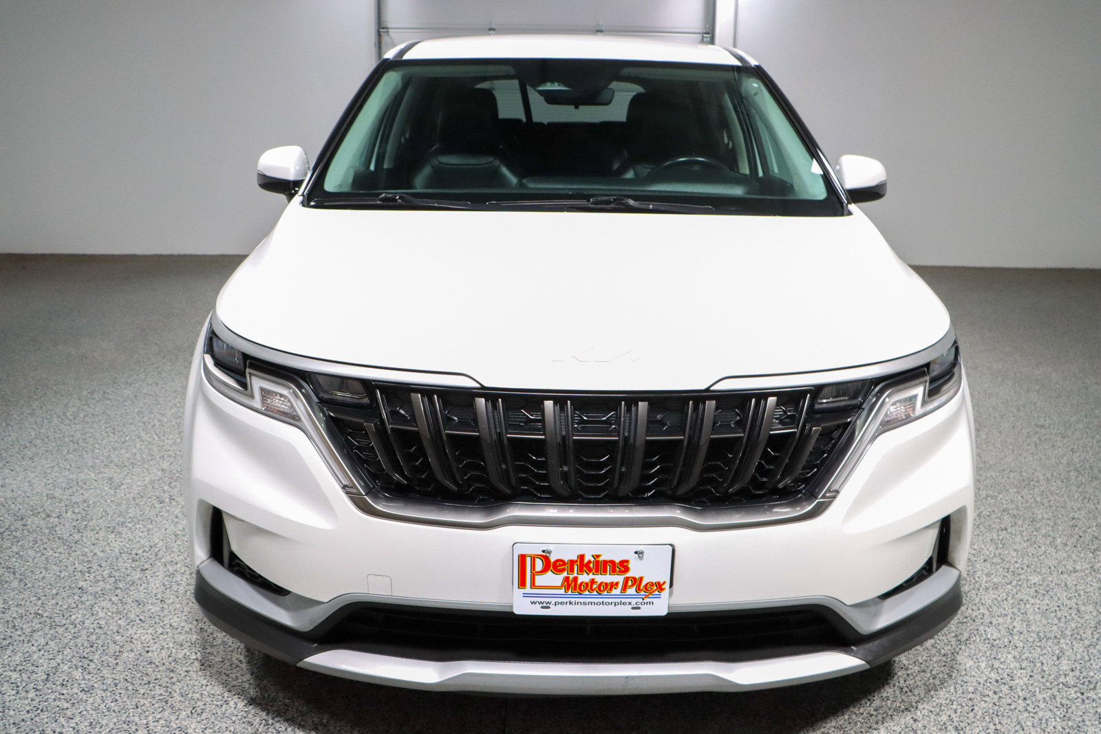 Used 2023 Kia Carnival LX FWD image 4