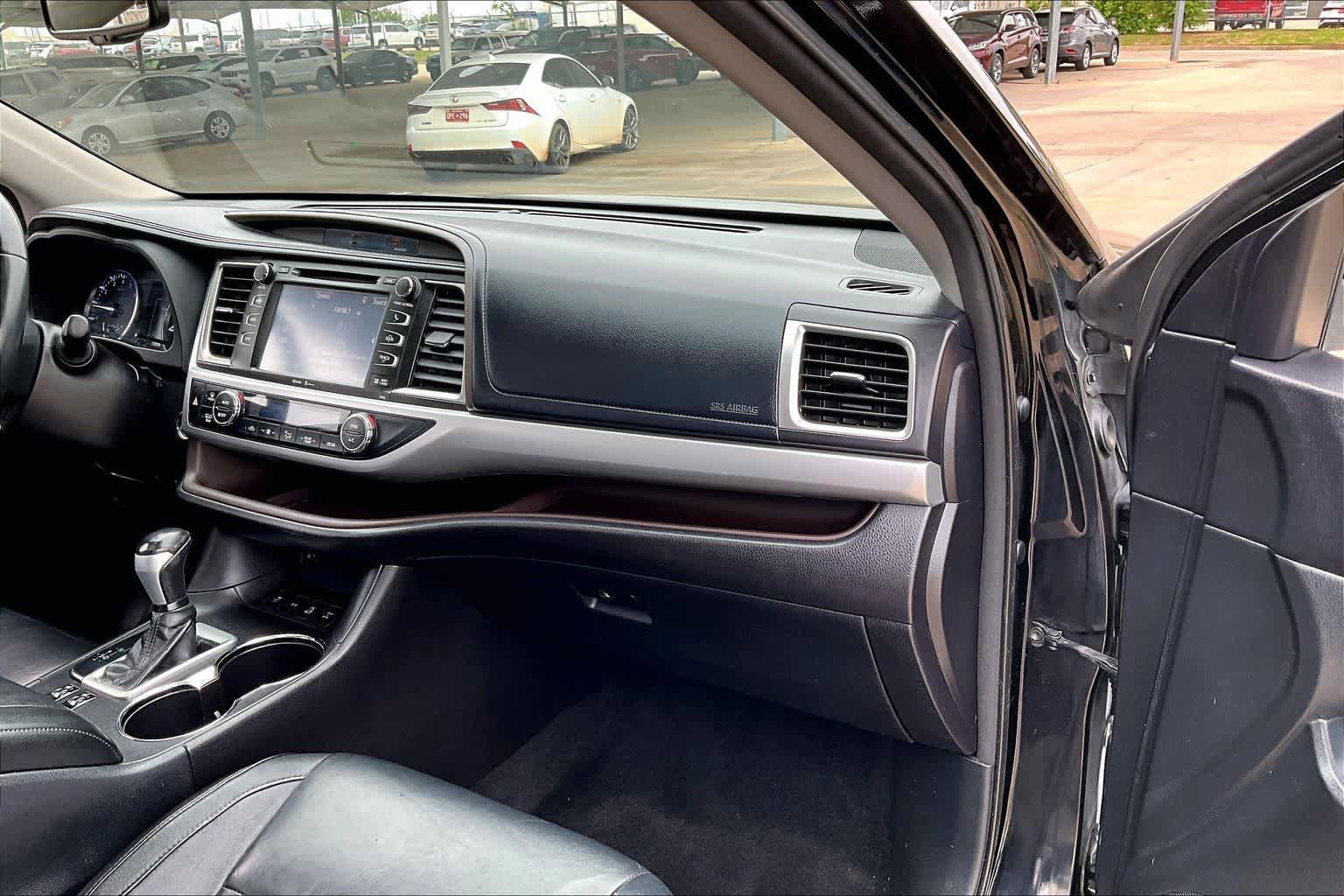 Used 2015 Toyota Highlander XLE AWD/4WD image 18