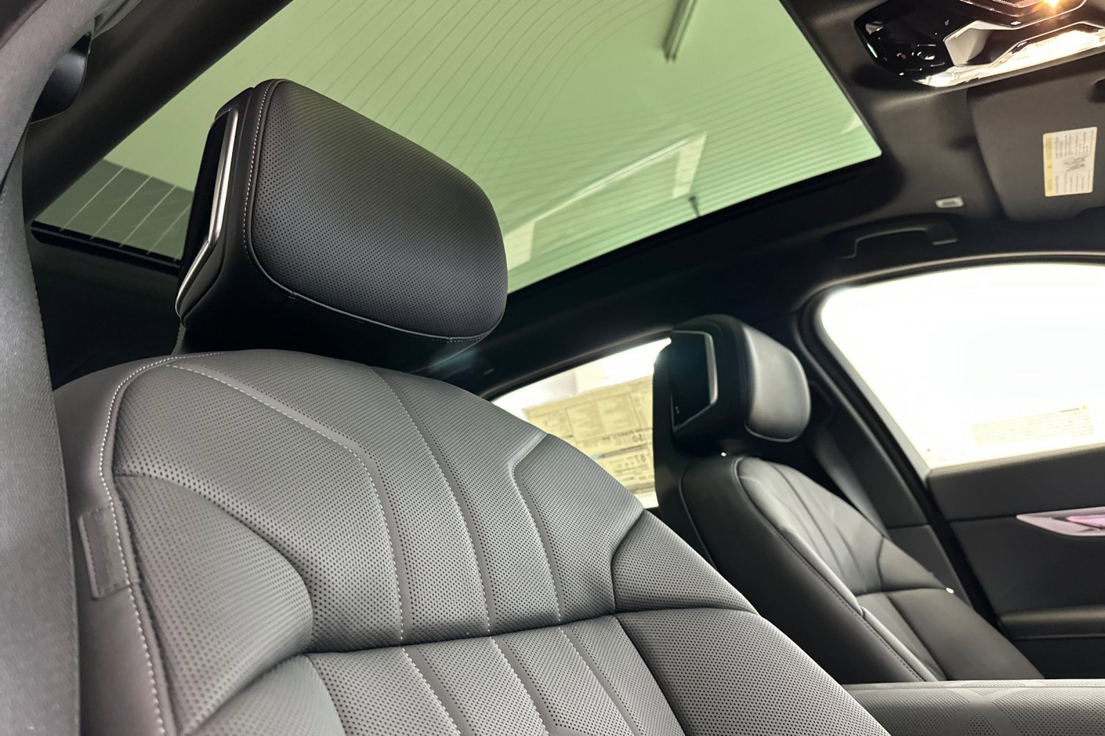 New 2026 BMW i7 eDrive50 w/ Executive Package image 25