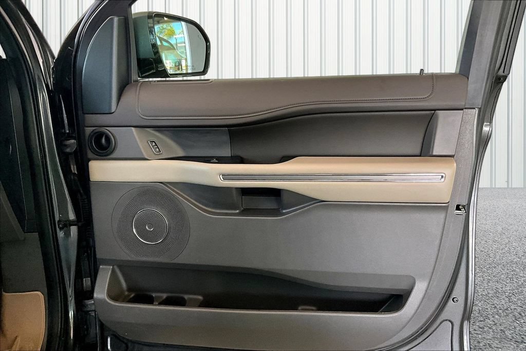 Used 2020 Ford Expedition XLT w/ Equipment Group 202A RWD image 18