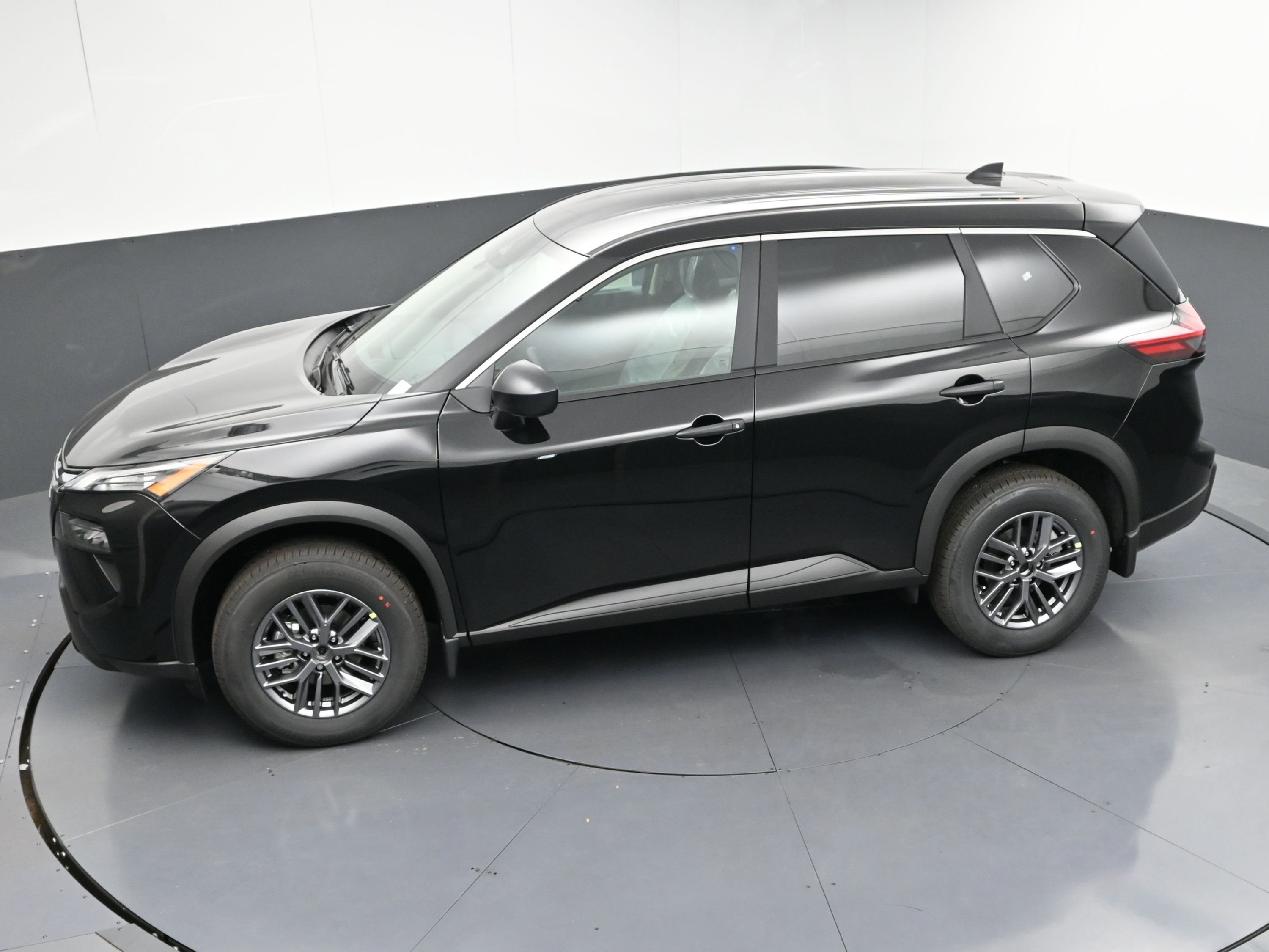 Certified 2025 Nissan Rogue S image 25