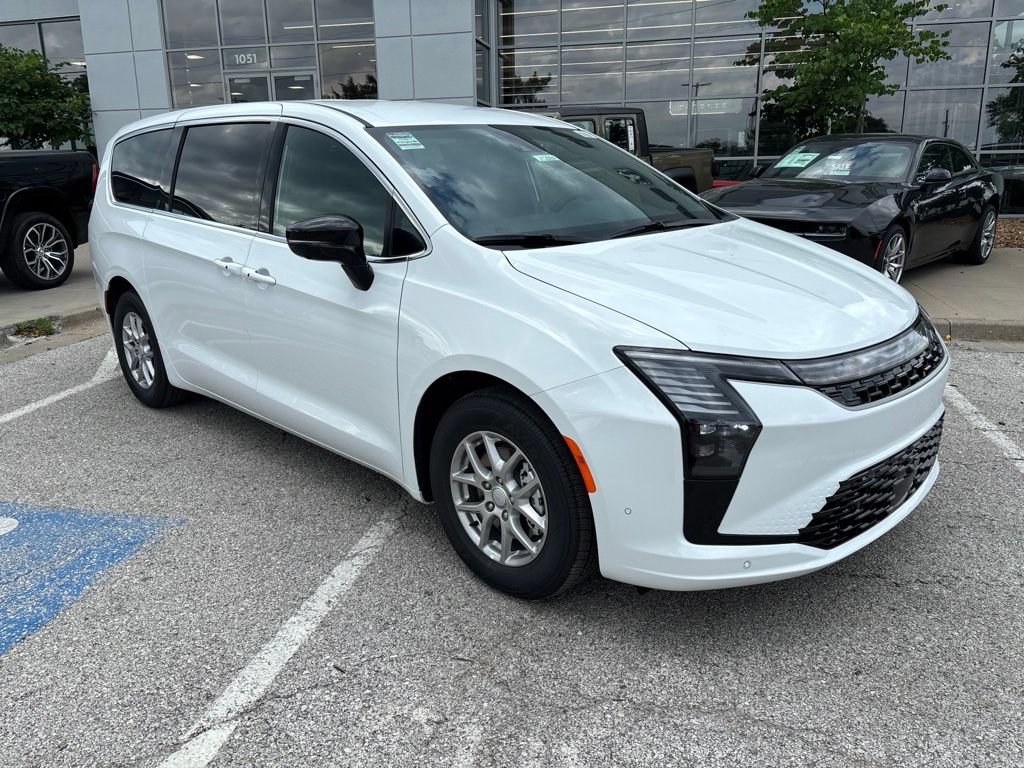 New 2027 Chrysler Pacifica Select FWD image 6