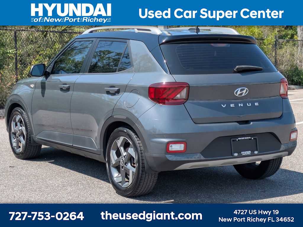 Used 2023 Hyundai Venue Limited image 3