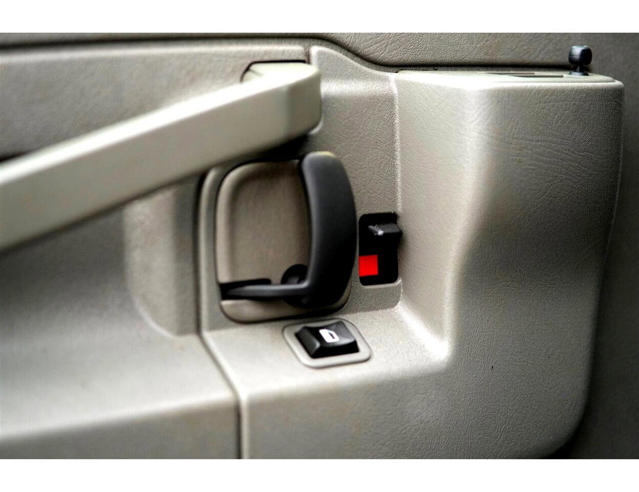 Used 2019 Chevrolet Express 2500 w/ Driver Convenience Package image 23