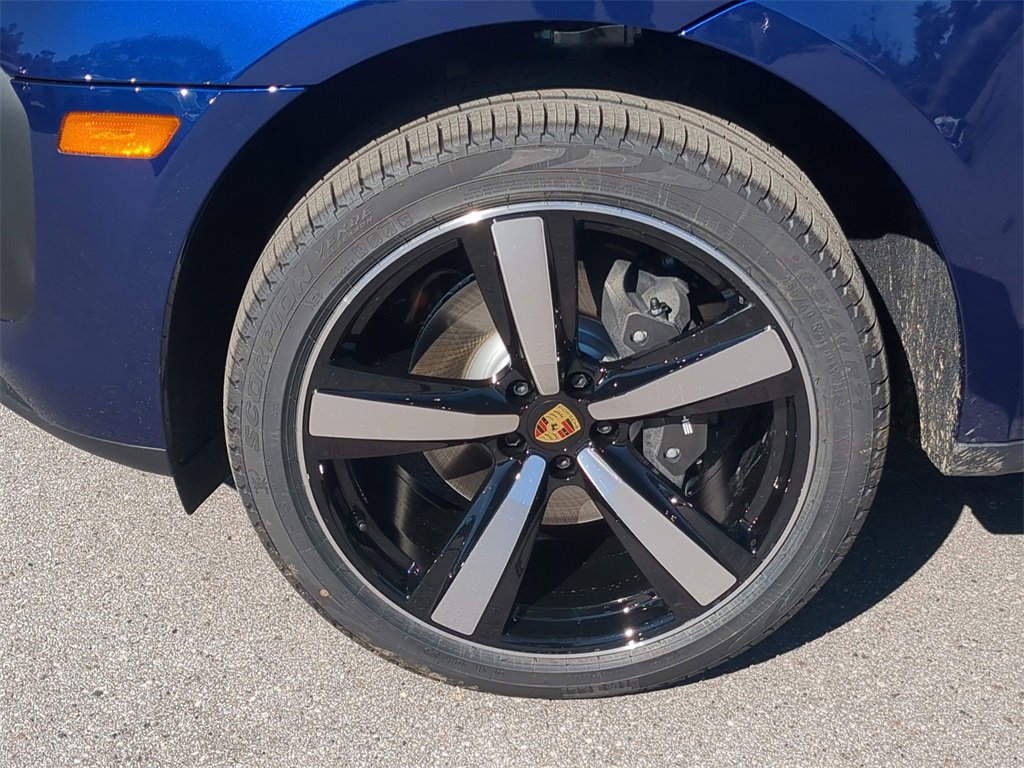 New 2026 Porsche Macan Base image 14
