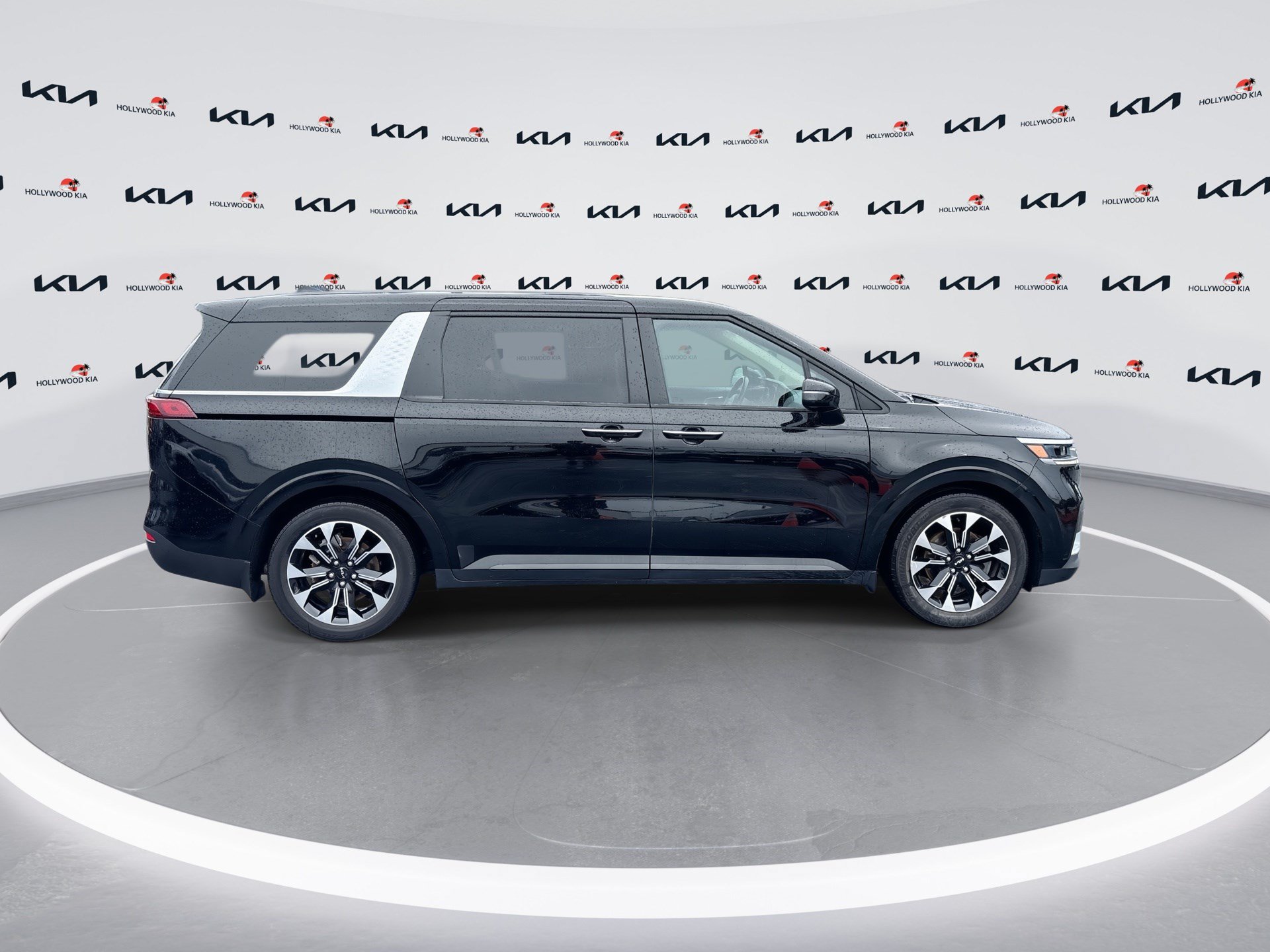 Used 2022 Kia Carnival EX FWD image 9