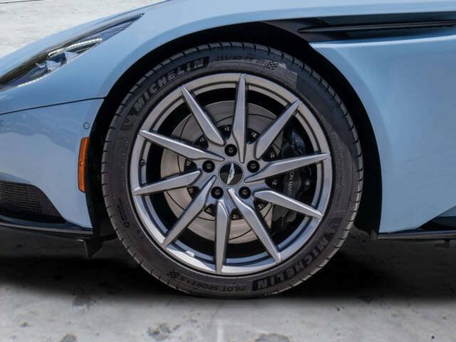 Used 2017 Aston Martin DB11 V12 RWD image 25