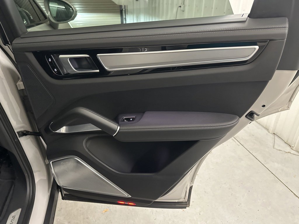 Used 2021 Porsche Cayenne Turbo image 41