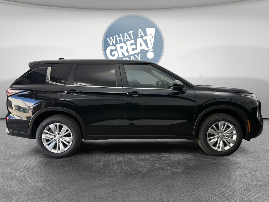 New 2026 Mitsubishi Outlander ES AWD/4WD image 2