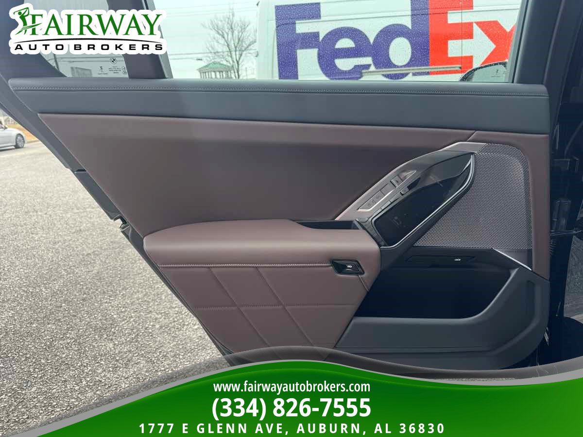 Used 2025 BMW 740i xDrive AWD/4WD image 27