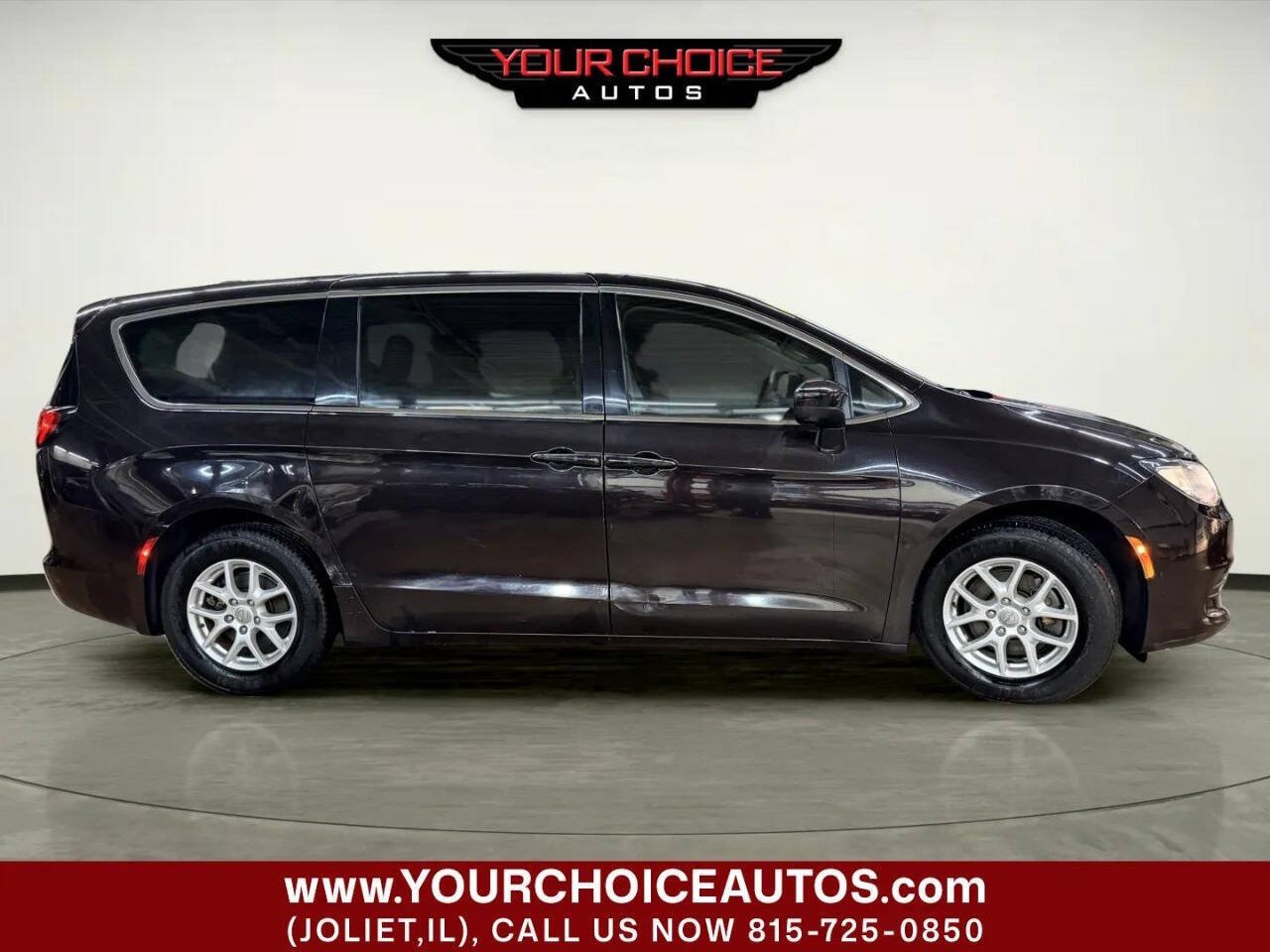 Used 2017 Chrysler Pacifica Touring FWD image 8