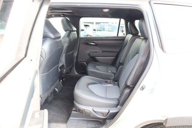 Used 2025 Toyota Highlander XSE AWD/4WD image 23