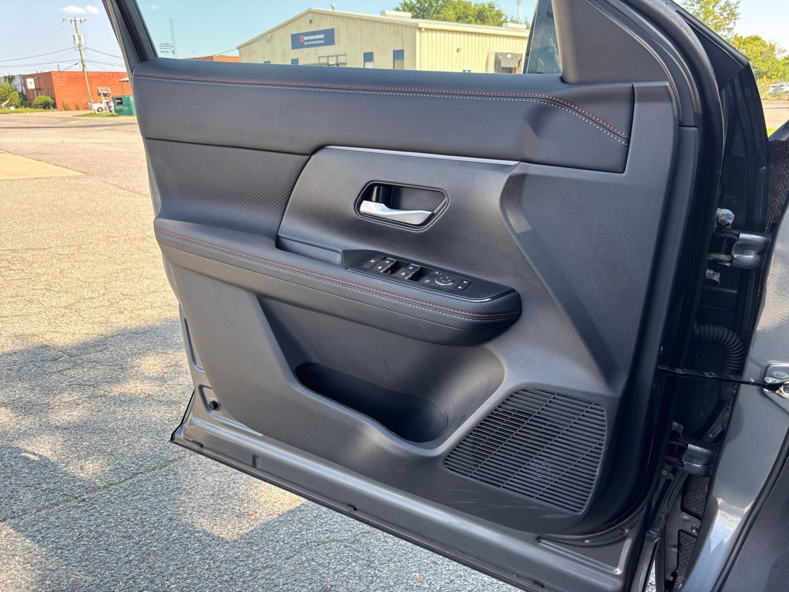 Used 2026 Nissan Kicks SR AWD/4WD image 18