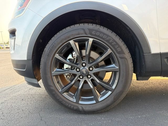 Used 2018 Ford Explorer XLT w/ Equipment Group 202A AWD/4WD image 11
