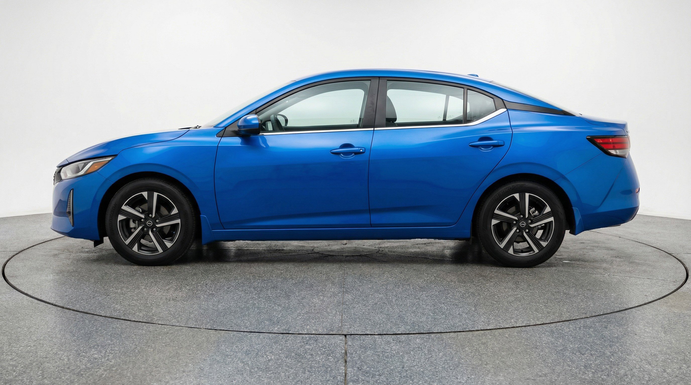 Used 2025 Nissan Sentra SV image 5