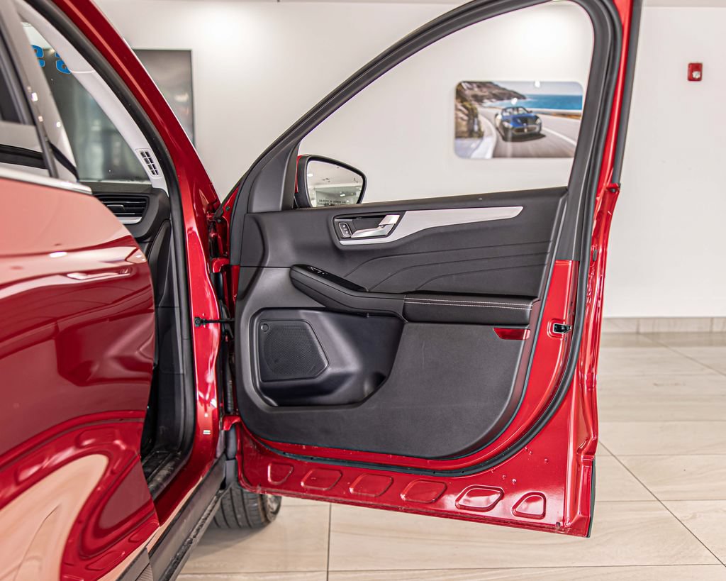 Used 2024 Ford Escape Platinum AWD/4WD image 39