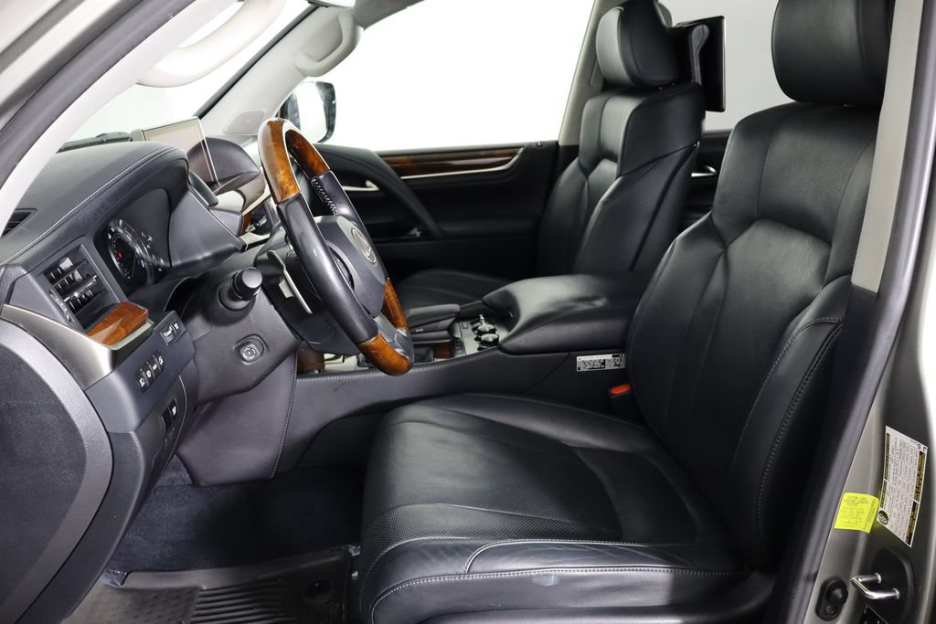 Used 2016 Lexus LX 570 4WD w/ Luxury Package image 14