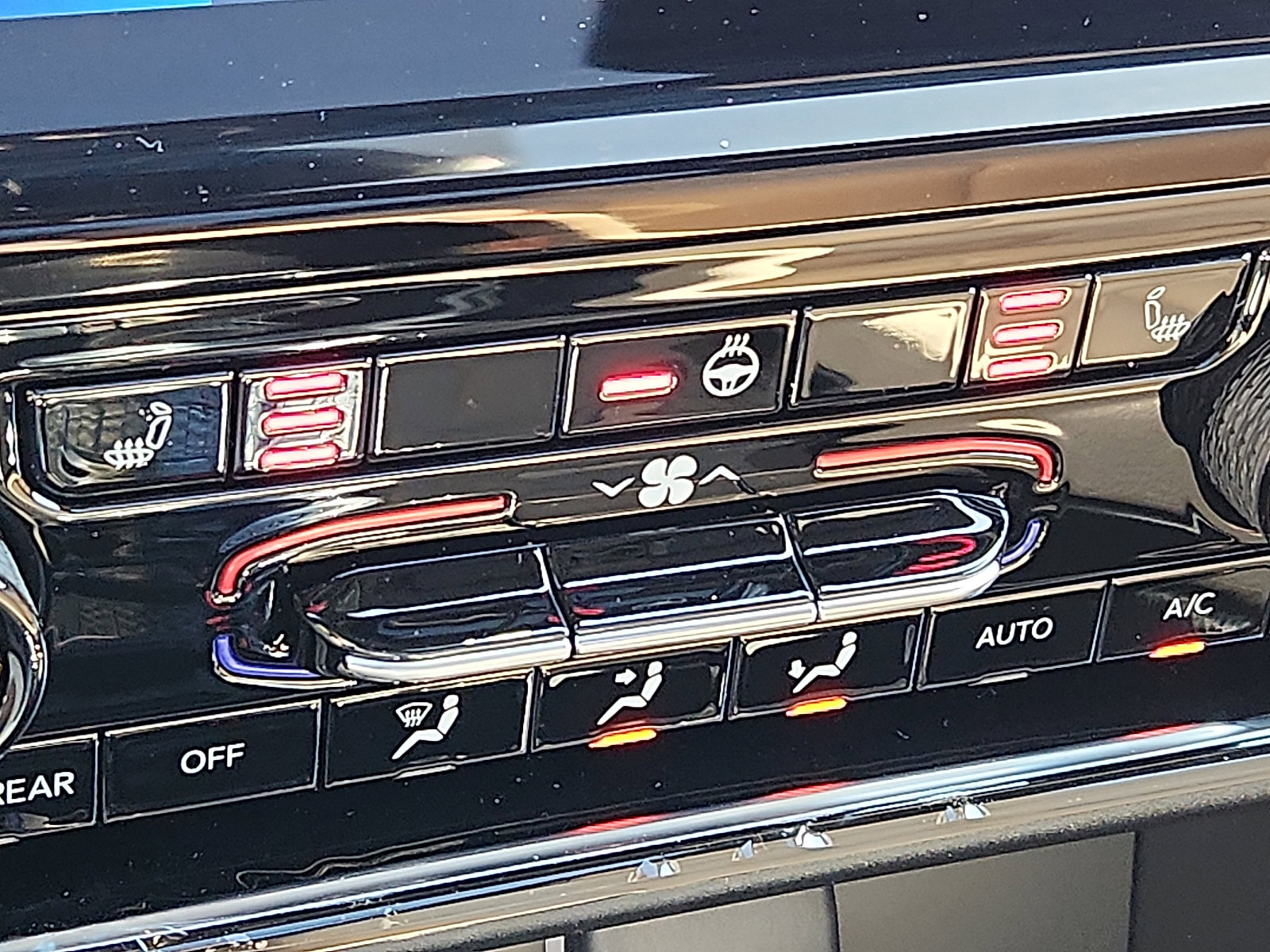 New 2025 Jeep Grand Cherokee Limited image 17