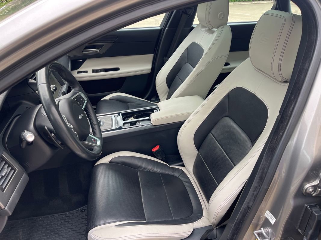 Used 2017 Jaguar XF S RWD image 15