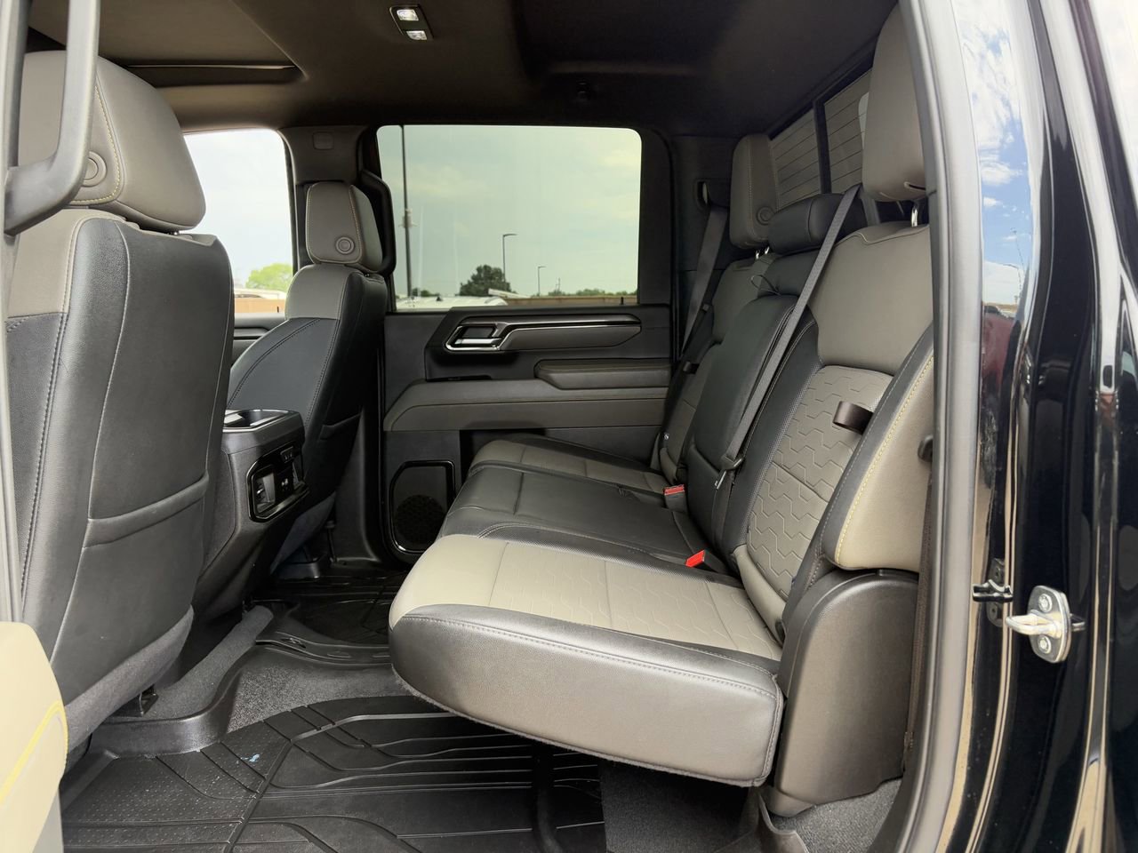Used 2024 Chevrolet Silverado 2500 ZR2 w/ Technology Package AWD/4WD image 33